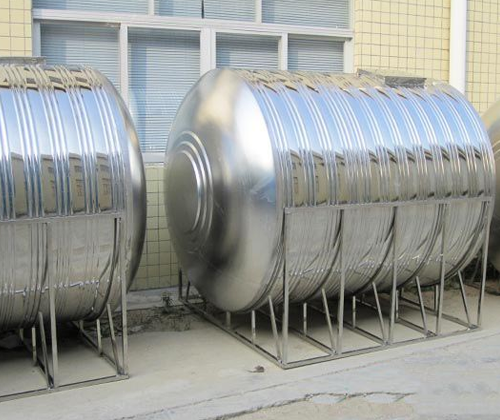 圆柱形不锈钢水箱